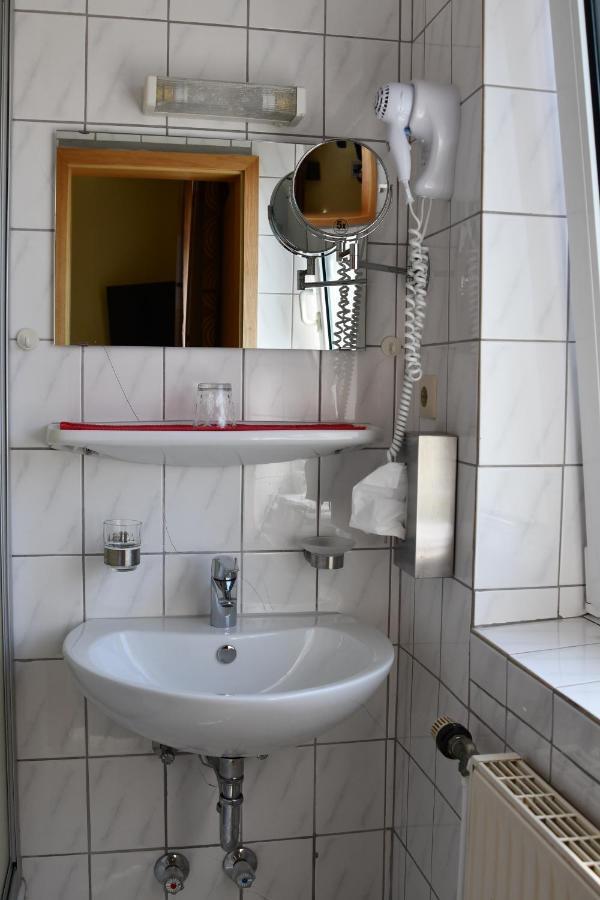 Garni Hotel-Pension Holum Нойхарлингерзиль Экстерьер фото