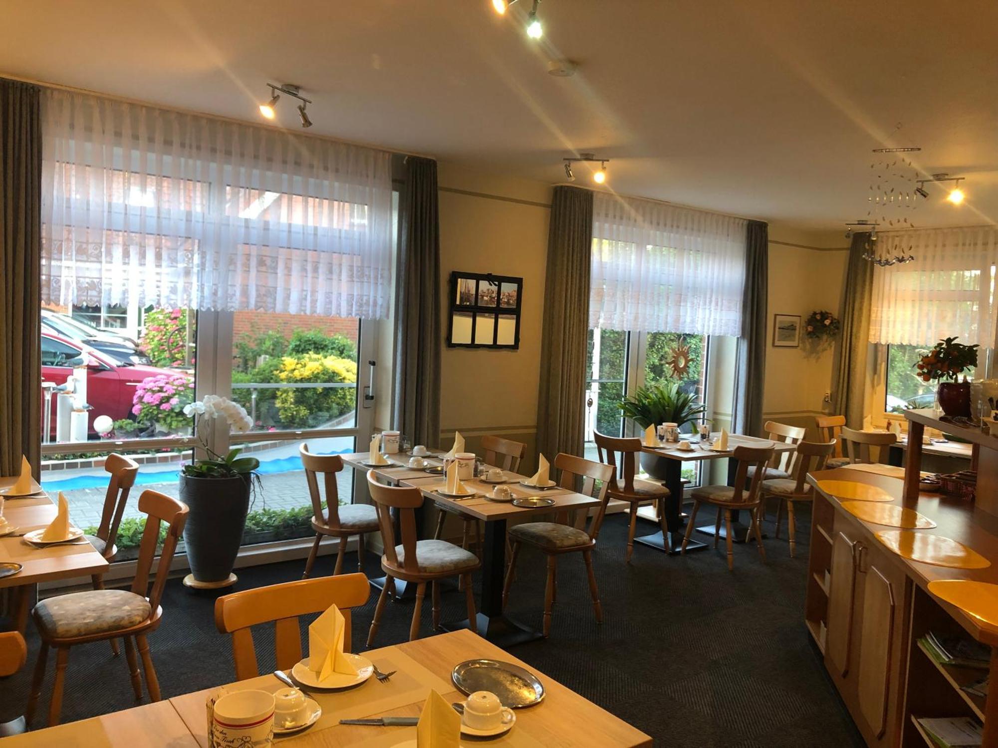 Garni Hotel-Pension Holum Нойхарлингерзиль Экстерьер фото